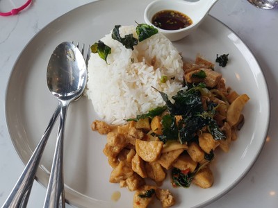 อาหาร หรือ เครื่องดื่ม