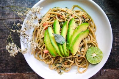 สปาเกตตี้โฮลวีท ซอสอโวคาโด สปาเกตตี้โฮลวีท ซอสอโวคาโด