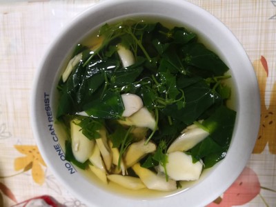 ต้มจืดตำลึงใส่เห็ด