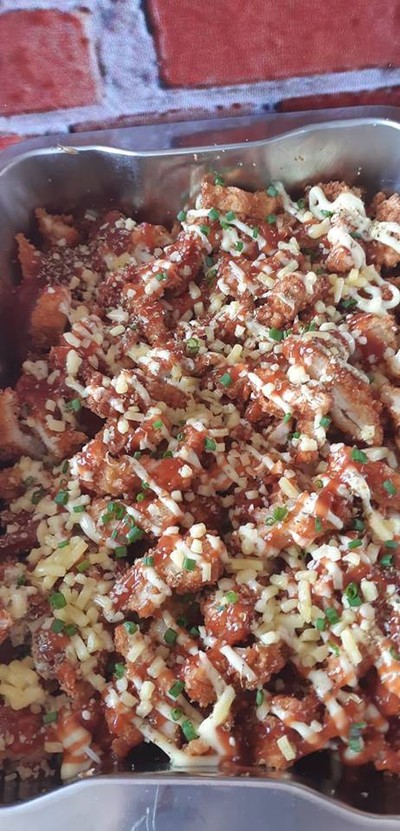 ไก่ซอสลาวาชีส