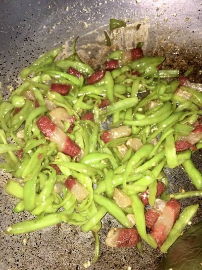 วิธีทำ ผัดพริกอ่อนหมูกรอบเจ วิธีทำ ผัดพริกอ่อนหมูกรอบเจ