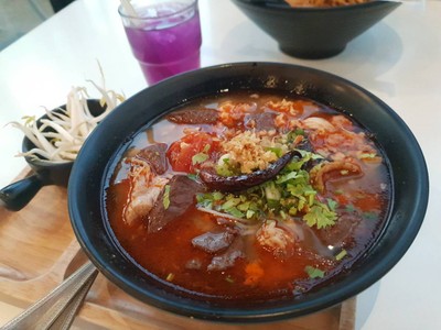 ขนมจีนน้ำเงี้ยว*