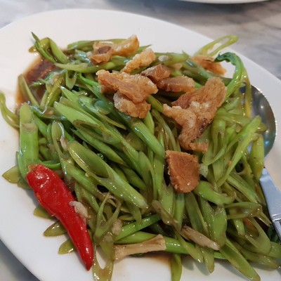 ผัดผักบุ้งชาวเล (ผัดกะปิ)