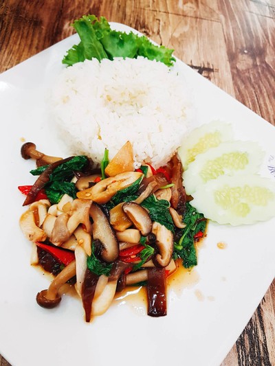 กระเพราเห็ดเจราดข้าว