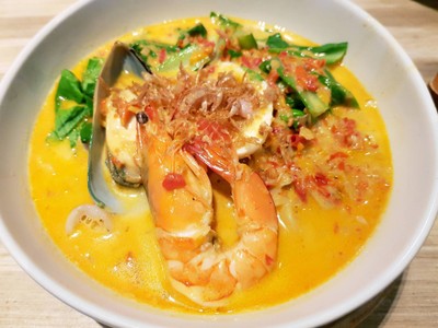 ลักซาทะเล (Seafood Laksa)
