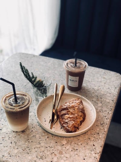 Wondering Cafe & Bakeshop HQ ถนนนางลิ้นจี่