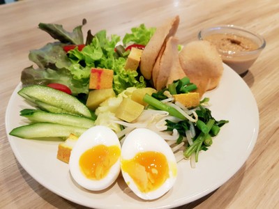 สลัดกาโด กาโด (Gado Gado)
