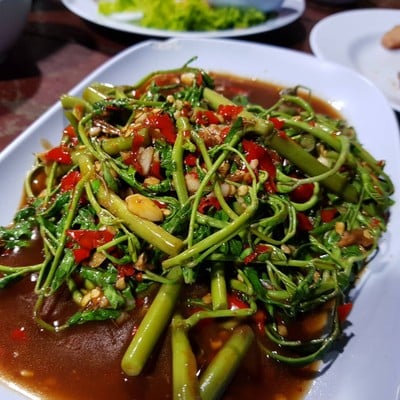 ครัวหลงคอหมูย่าง (Krua Lhong Kor Mhoo Yang) นนทบุรี ครัวหลงคอหมูย่าง (Krua Lhong Kor Mhoo Yang) นนทบุรี