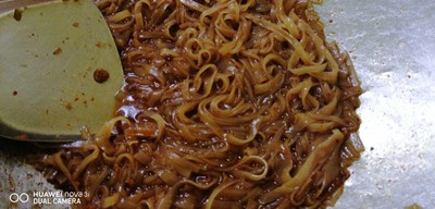 วิธีทำ ผัดก๋วยเตี๋ยวรสเผ็ดเจ ง่ายๆ วิธีทำ ผัดก๋วยเตี๋ยวรสเผ็ดเจ ง่ายๆ