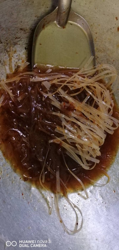 วิธีทำ ผัดก๋วยเตี๋ยวรสเผ็ดเจ ง่ายๆ วิธีทำ ผัดก๋วยเตี๋ยวรสเผ็ดเจ ง่ายๆ