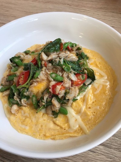 ข้าวไข่ข้นราดซอสกระเพาปู - 169 บาท อันนี้แร่อยมาก ชอบคะ แนะนำเลย