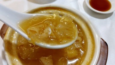 ซุปหูฉลามสามเซียนน้ำแดง