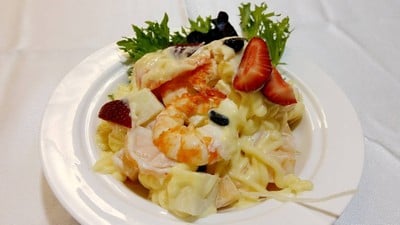 สลัดกุ้งผลไม้ (Prawn and Fruits Salad)