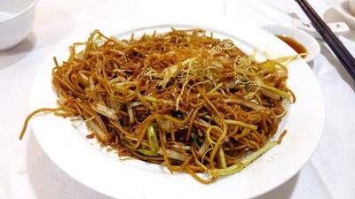 ผัดหมี่อายัท (Ah Yat Stir-fried Noodle)