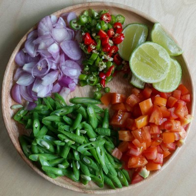 วิธีทำ ยำทูน่า เกี๊ยวกรอบ