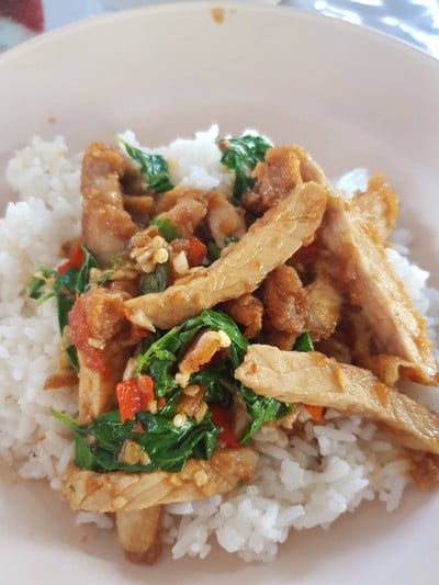 ข้าวหมูทอดอร่อยมาก 20 บาท วัดอรุณ ข้าวหมูทอดอร่อยมาก 20 บาท วัดอรุณ