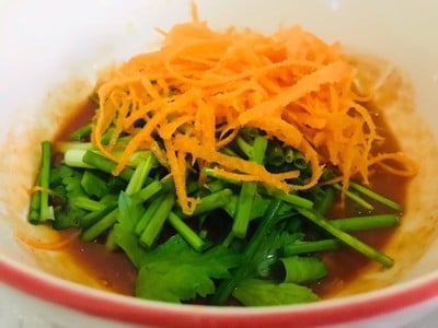 วิธีทำ ยำปลากระป๋องทอดกร๊อบกรอบ วิธีทำ ยำปลากระป๋องทอดกร๊อบกรอบ