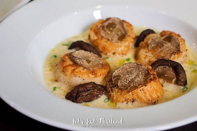 Neil's Tavern Restaurant (นีลส์เทเวิร์นเรสเตอรองท์) ร่วมฤดี Neil's Tavern Restaurant (นีลส์เทเวิร์นเรสเตอรองท์) ร่วมฤดี