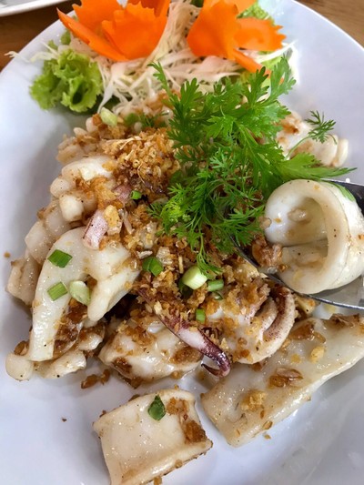 หมึกทอดกระเทียม