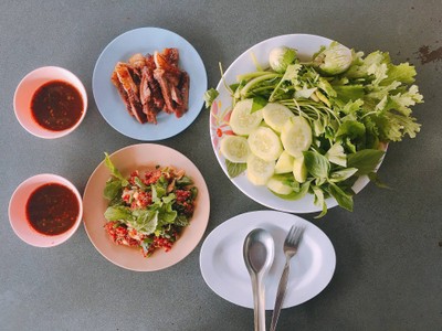 ลาบก้อยซอยอนามัย