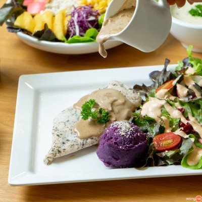 เมนูของร้าน Jones' Salad ศาลาแดง