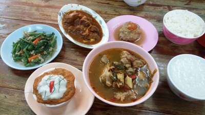 อาหาร หรือ เครื่องดื่ม