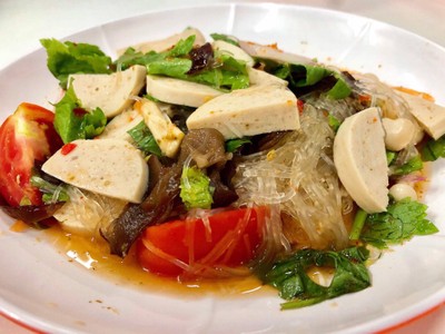 ยำวุ้นเส้นไก่ยอ