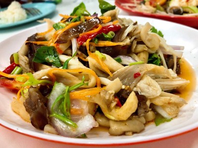 ยำเห็ดรวม