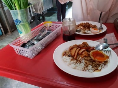 ข้าวหมูแดงหมูกรอบ