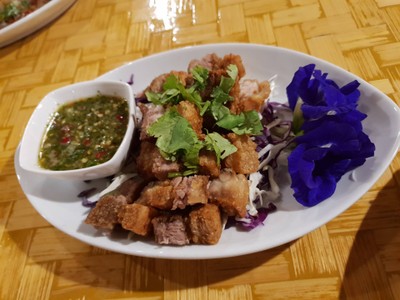 หมูกรอบทอดน้ำปลา