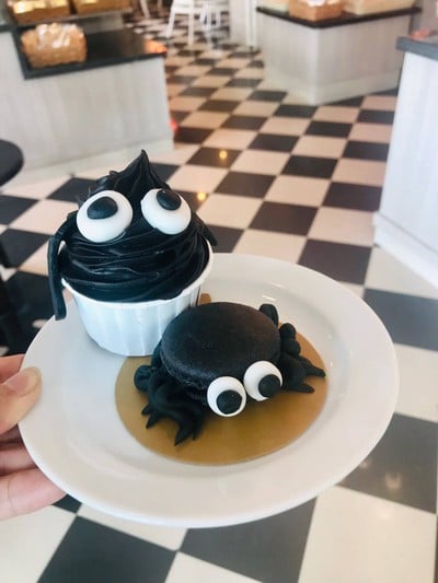 ขนมเค้ก มาการองรับฮาโลวีน