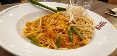 ผัดไทยเส้นจันท์กุ้งสด