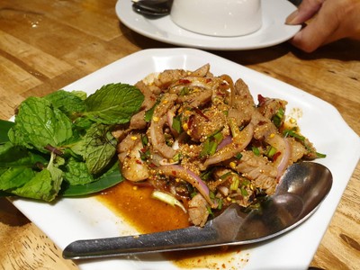 น้ำตกเนื้อ