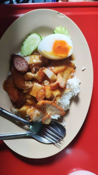 ข้าวหมูแดงสนามหลวง