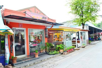 ร้านอยู่หลังโรงพยาบาลลาดพร้าว