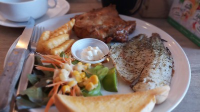 อาหาร หรือ เครื่องดื่ม