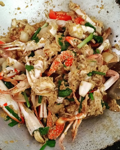ปูม้าผัดผงกระหรี่ (ทำง่ายค่ะ)