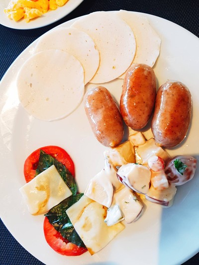 อาหาร หรือ เครื่องดื่ม