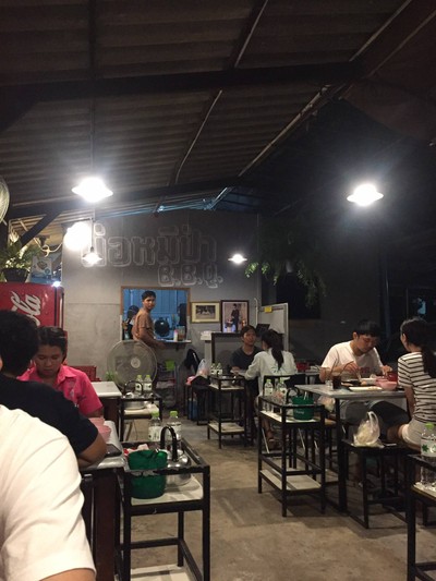 บรรยากาศ พ่อหมีป่า BBQ