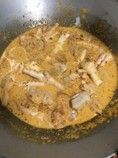 วิธีทำ “แกงไก่ใส่มะเขือ" วิธีทำ “แกงไก่ใส่มะเขือ"