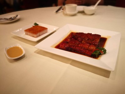 หมูกรอบและหมูแดง