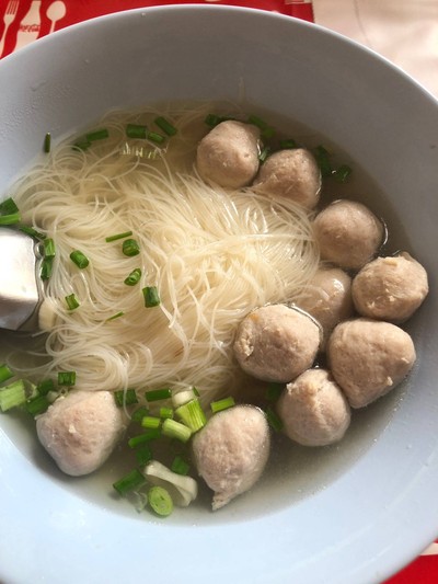เส้นหมี่ลูกชิ้น