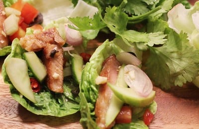 เมี่ยงยำหมูย่าง