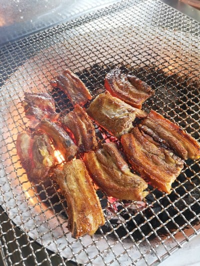 ปิ้งหมูเวียงจันทน์ เลียบทางด่วนรามอินทรา ปิ้งหมูเวียงจันทน์ เลียบทางด่วนรามอินทรา