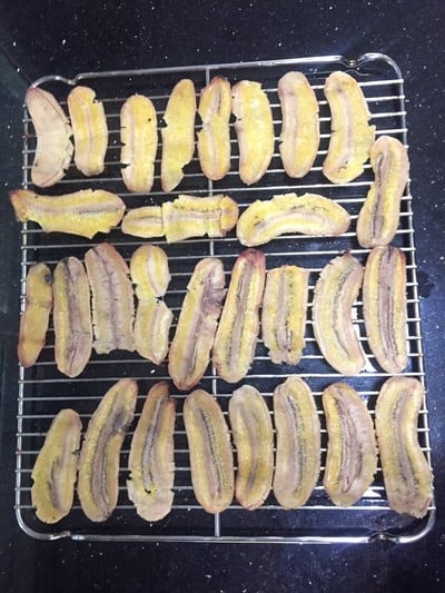 วิธีทำ กล้วยตากม้วนเสียบไม้ (ไม่เลอะมือ)