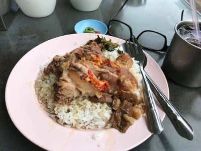 เมนูของร้าน ข้าวขาหมูนายอุ๊ พลับพลาไชย