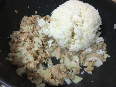 วิธีทำ ข้าวผัดทูน่าหอมใหญ่ วิธีทำ ข้าวผัดทูน่าหอมใหญ่