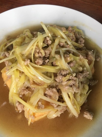 ผัดกุ๋ยช่ายเต้าหู้หมูสับ