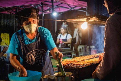 หมูสะเต๊ะคุณอ้อ ถนนคนเดิน ตรอกโรงยาอุทัยธานี หมูสะเต๊ะคุณอ้อ ถนนคนเดิน ตรอกโรงยาอุทัยธานี