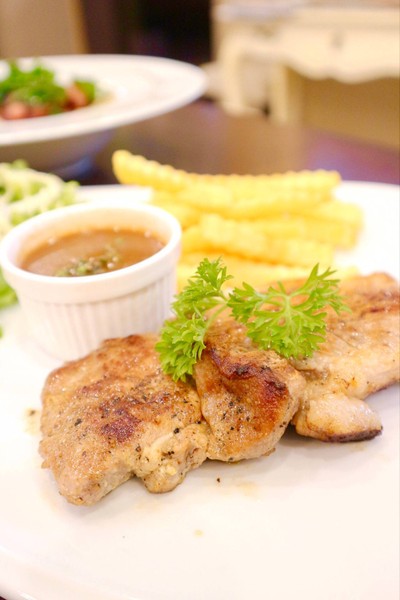 สเต็กสันคอหมู